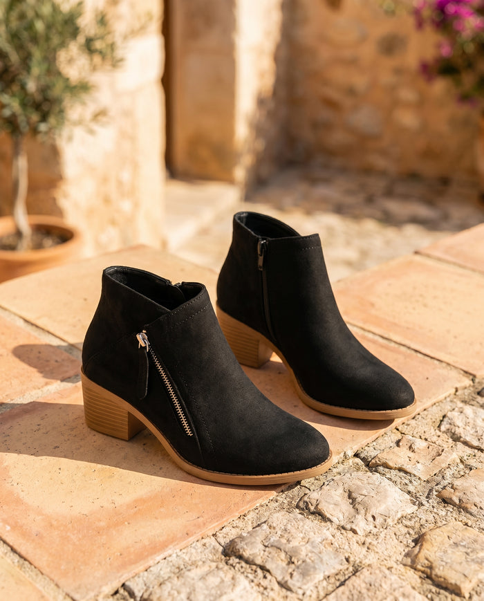 Black / 35