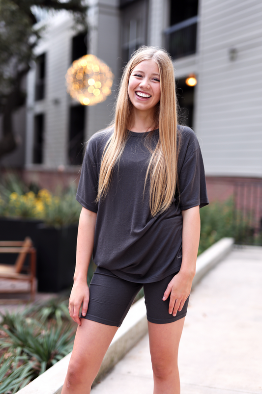 Model wearing a gray ribbed T-shirt and matching shorts, perfect for casual summer outfits.