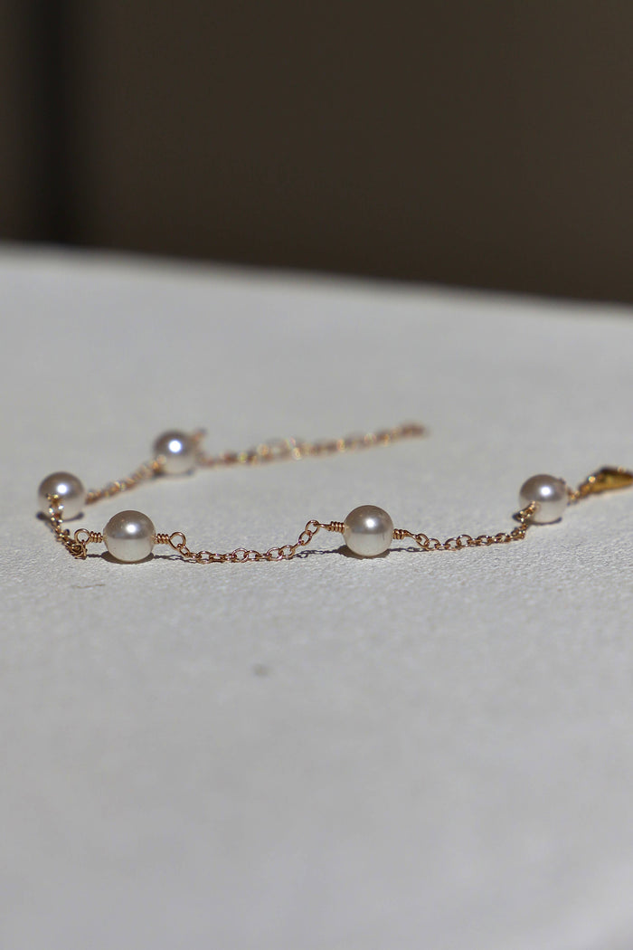 B1226G Gold Bracelet-Pearl Station