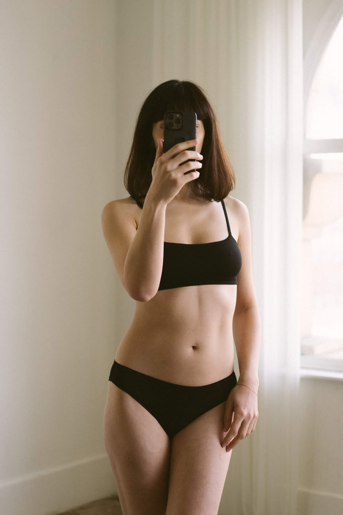 Black | Model is wearing size XS with XS Tata Bralette