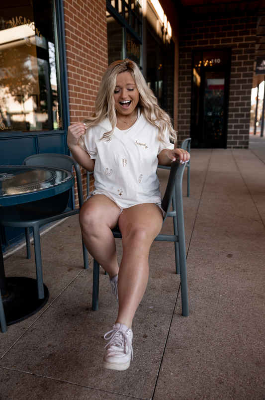 Boyfriend V-Neck - Western Element - Short Sleeve (Cream)