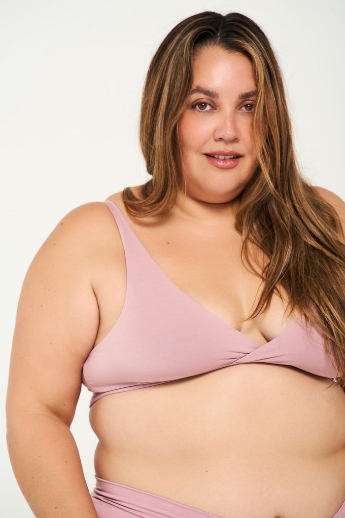 Quartz | Model is wearing size XL