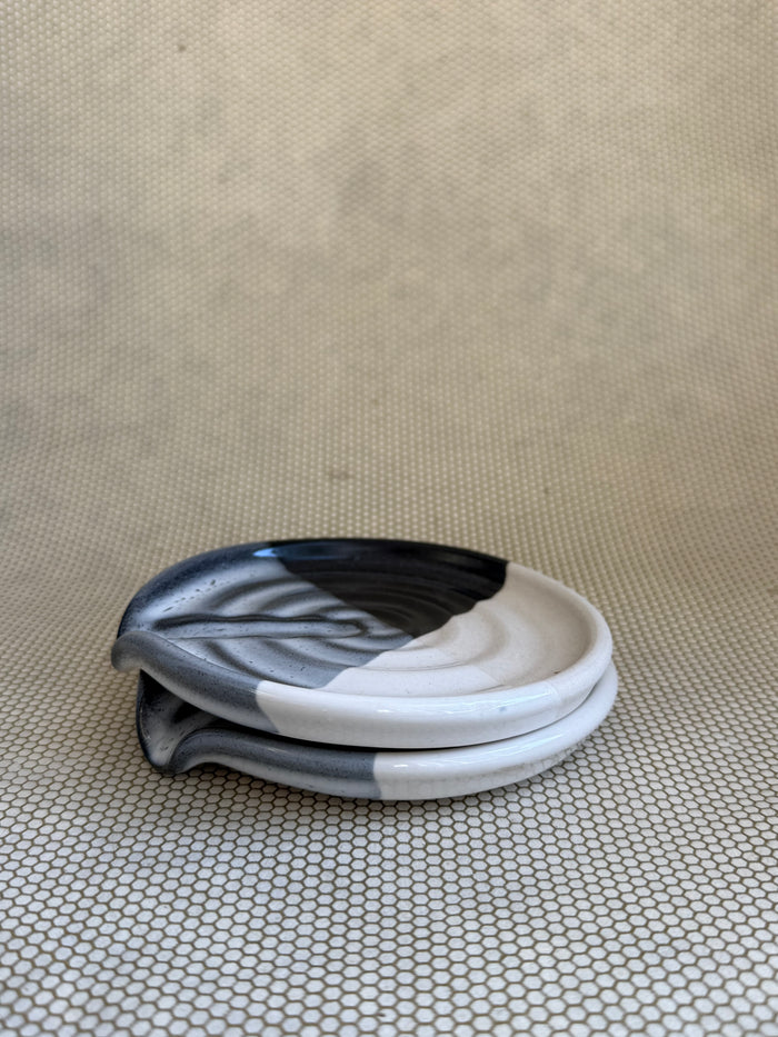 Fhar Ceramics - soap dish round