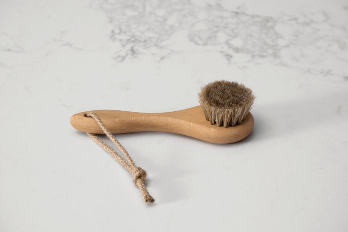 Pet brush made of natural bristles and FSC timber