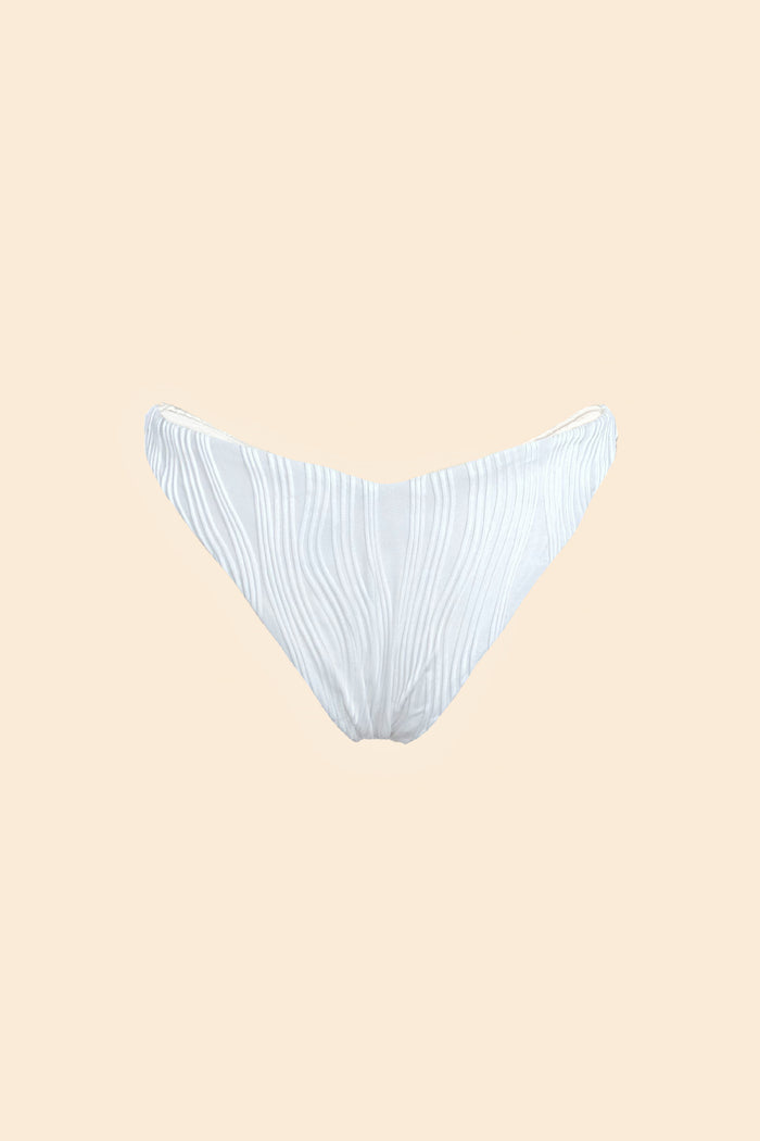 Seamless finish on Lucia white ribbed bottom