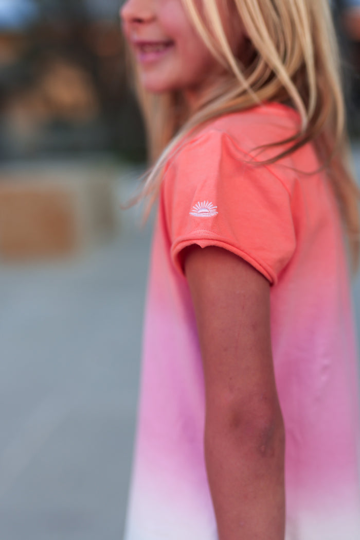 Girls' orange and pink ombre T-shirt, short sleeves, soft cotton, featuring a sun logo on the sleeve.