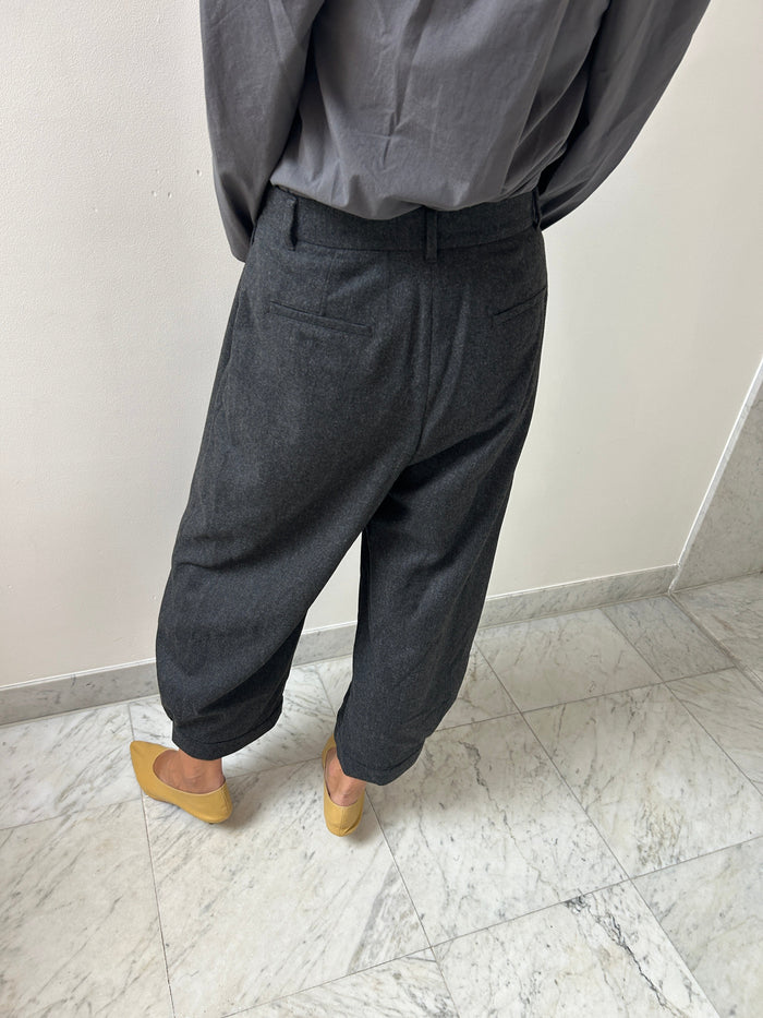 Wool Shirring Pants, Charcoal Amomento