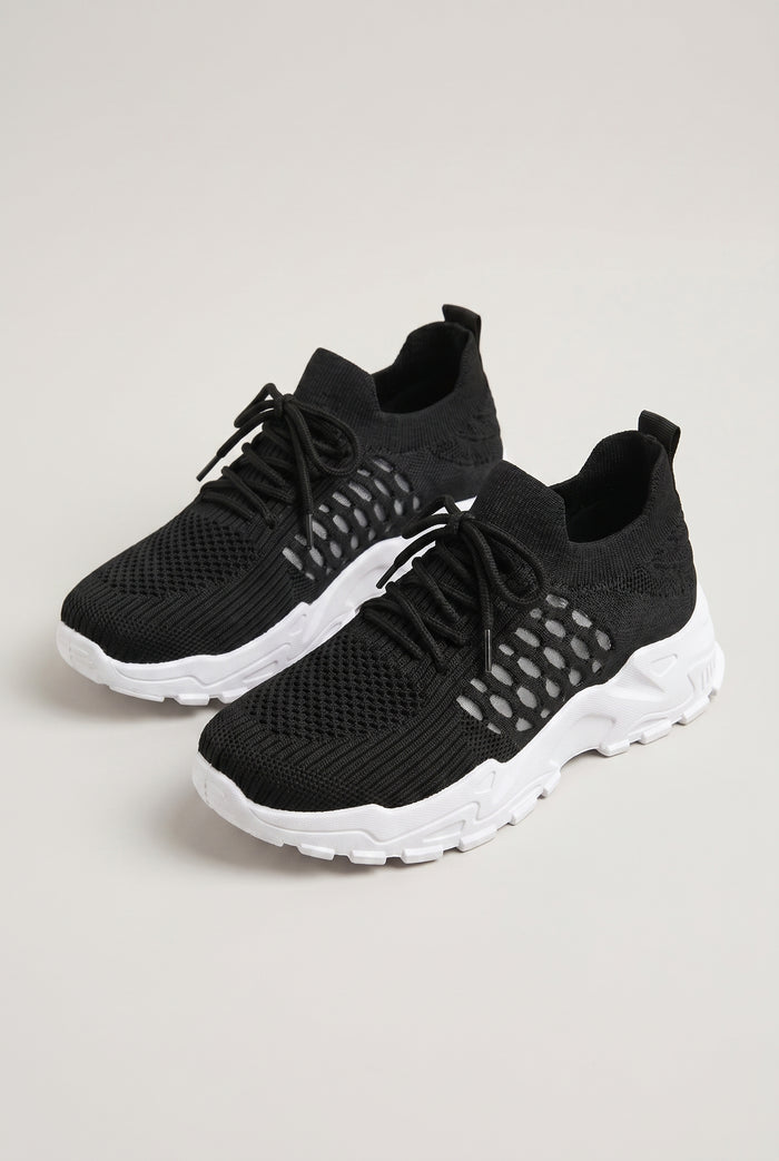 wren-casual-sneakers-black-packshot